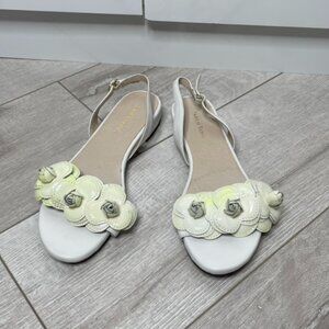 Taryn Rose - 8 - White Floral Sandals w/ Heel